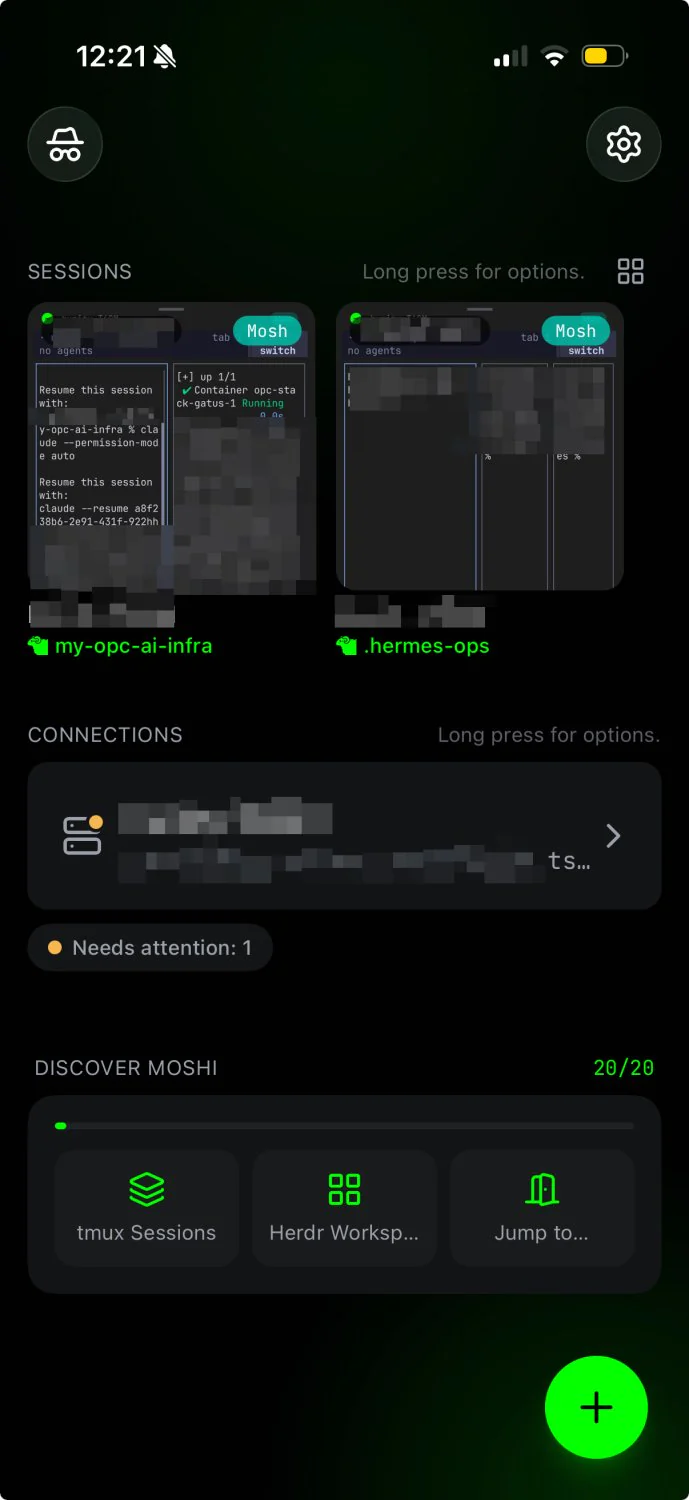 深色模式下 iPhone 上的 Moshi app：两个正在运行的 tmux session，my-opc-ai-infra 和 .hermes-ops，各带一条 Claude Code 恢复命令；一个标着“Needs attention: 1”的连接；以及 tmux Sessions、Herdr Workspaces 和 Jump to 的快捷入口。